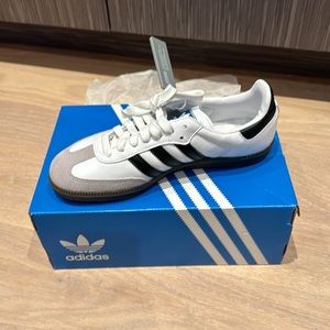 adidas originals SAMBA OG. NWT Men’s size 6. Women’s size 8